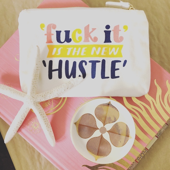 The New Hustle Makeup Bag - Picture 2 of 2